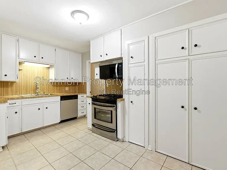 8406 Highcrest Dr — Photo 12