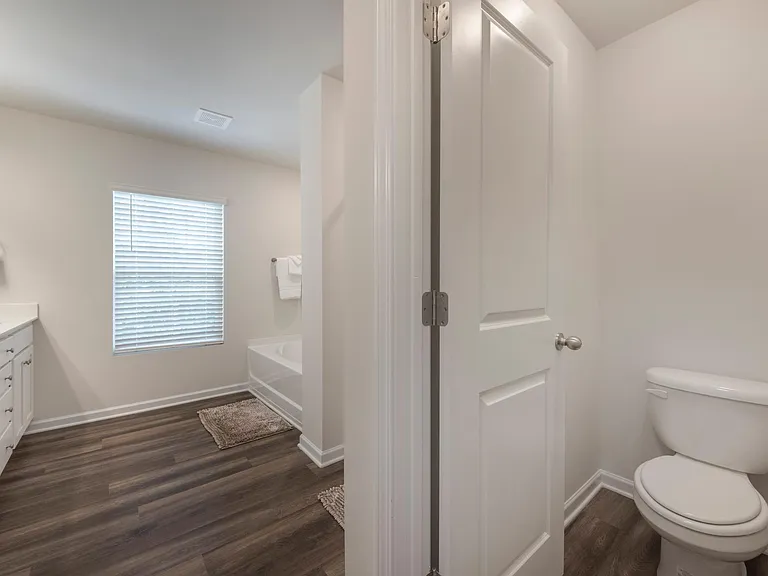 1140 Eastway Dr — Photo 10