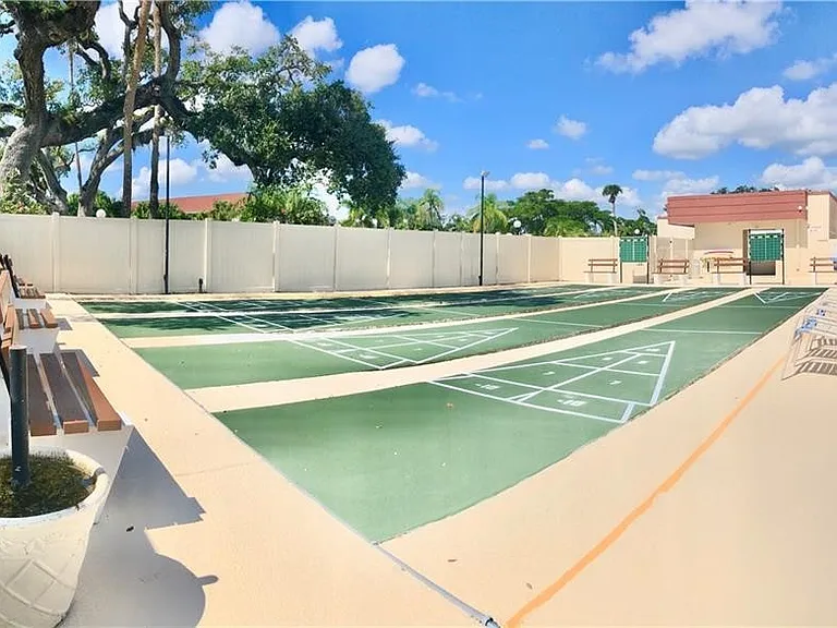 36 Pine Arbor Ln #201 — Photo 13
