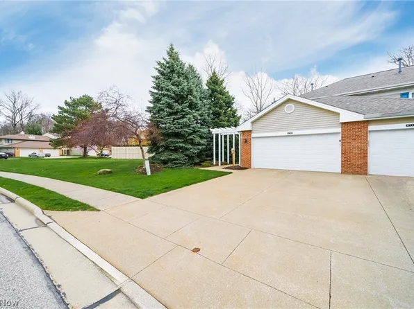 6709 N Ivy Ln, Cleveland, OH 44130