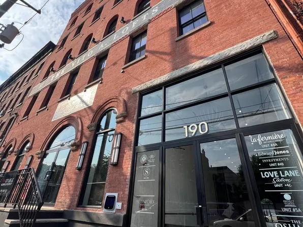 190 Christopher Columbus Drive image 9 of 11