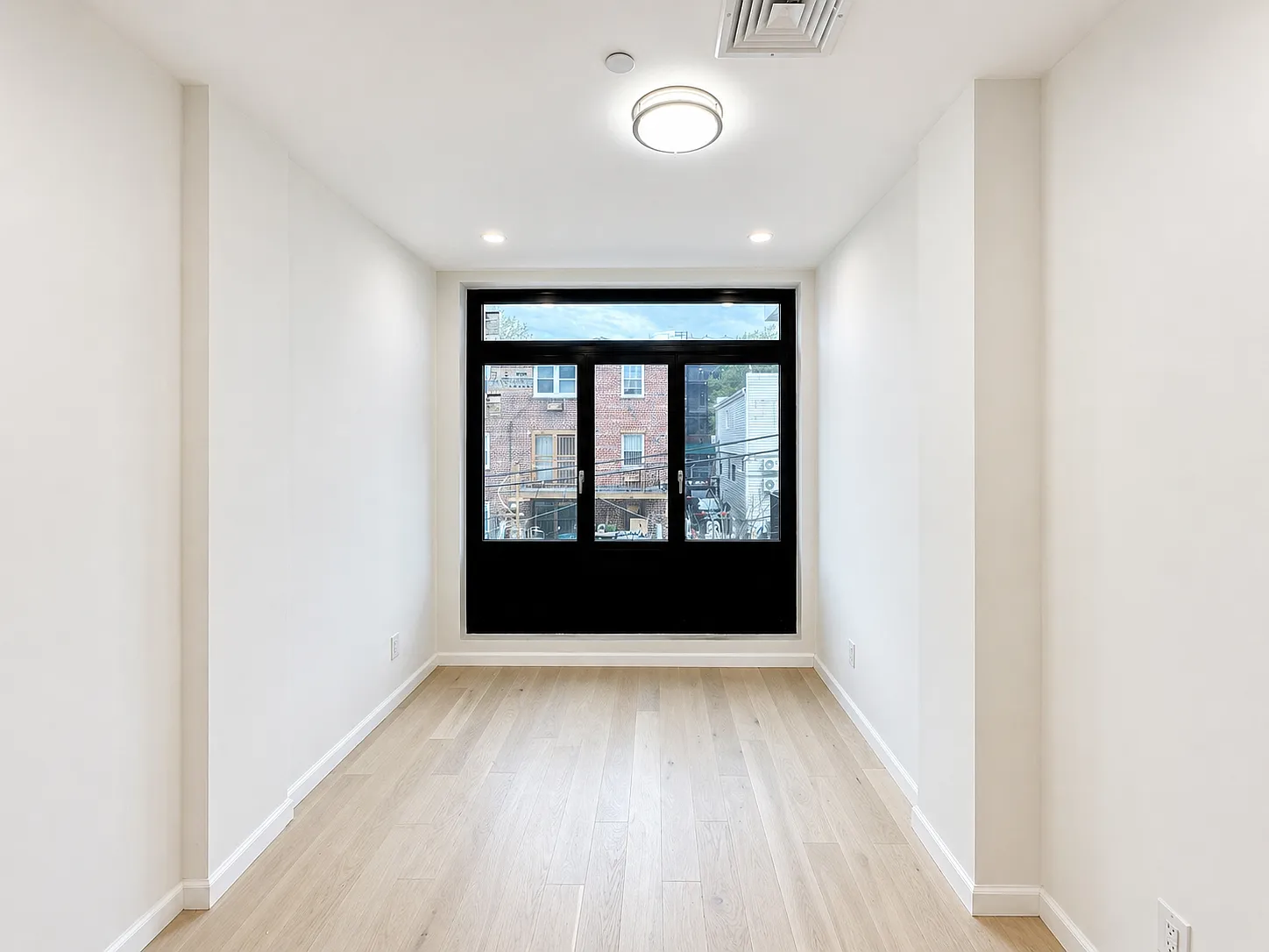2 bed, 885 sqft, $4,000 — Photo 2