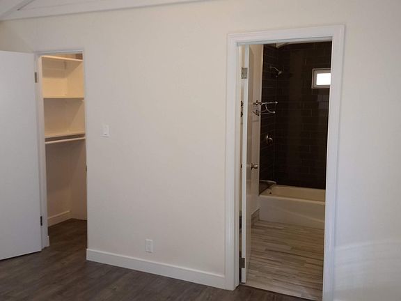 3rd image of 4456 Stern Ave