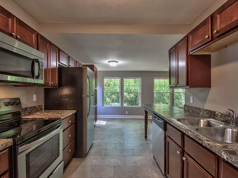 409 Perkins St — Photo 8