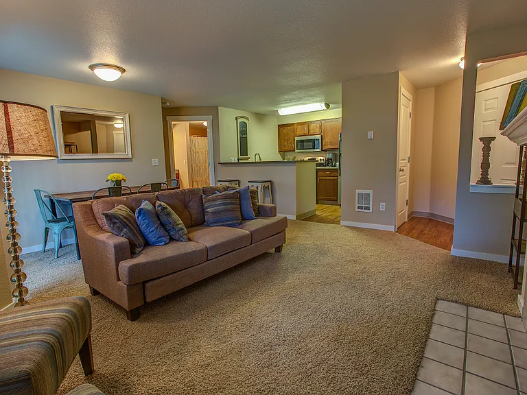 Commons at Avalon Park Apartments — Photo 16