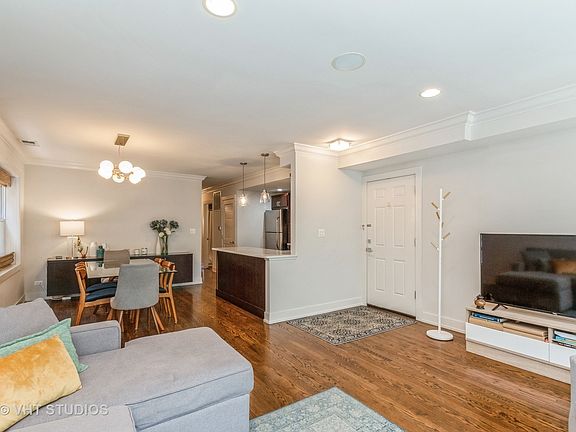 4th image of 1754 W Wellington Ave APT 1W
