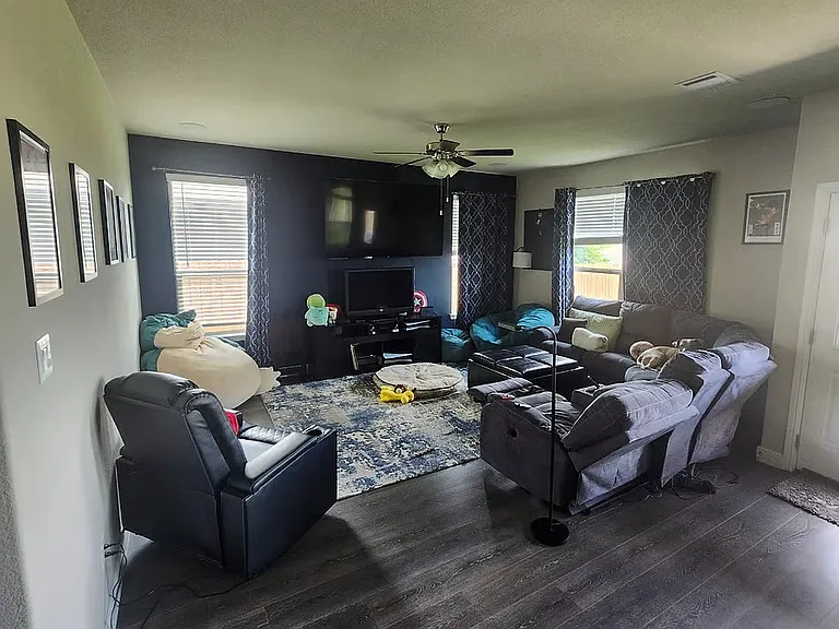 1209 Shackleford Ln — Photo 9