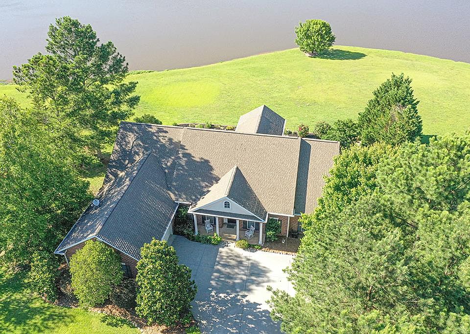 1st image of 104 Chipping Ct