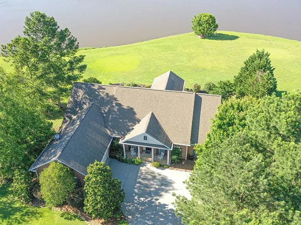 104 Chipping Ct, Greenwood, SC 29649