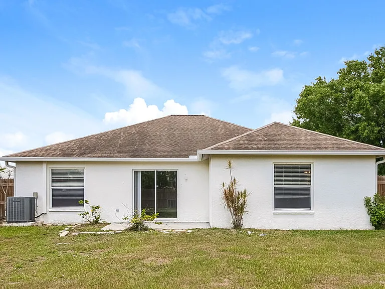 6010 33rd Dr E — Photo 16