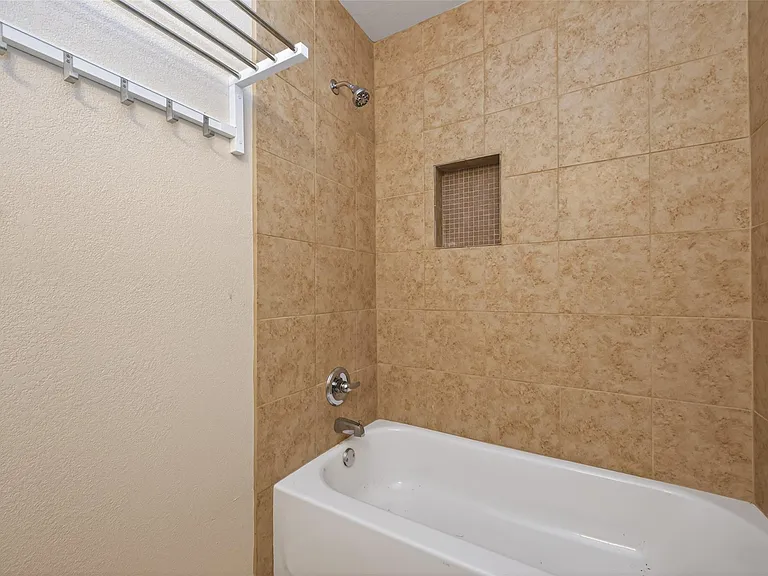 140 Marie St — Photo 35