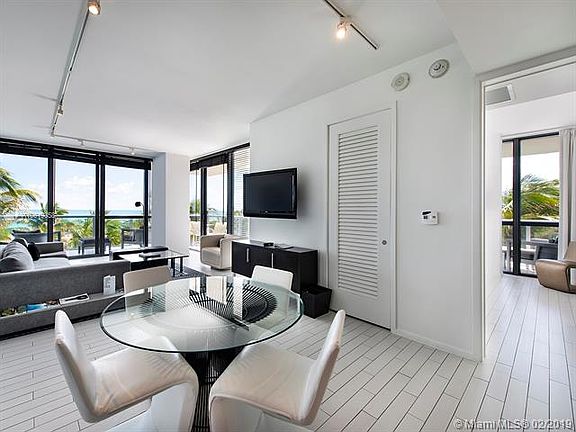 3rd image of 2201 Collins Ave #428