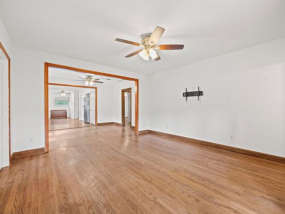 5th image of 315 English St