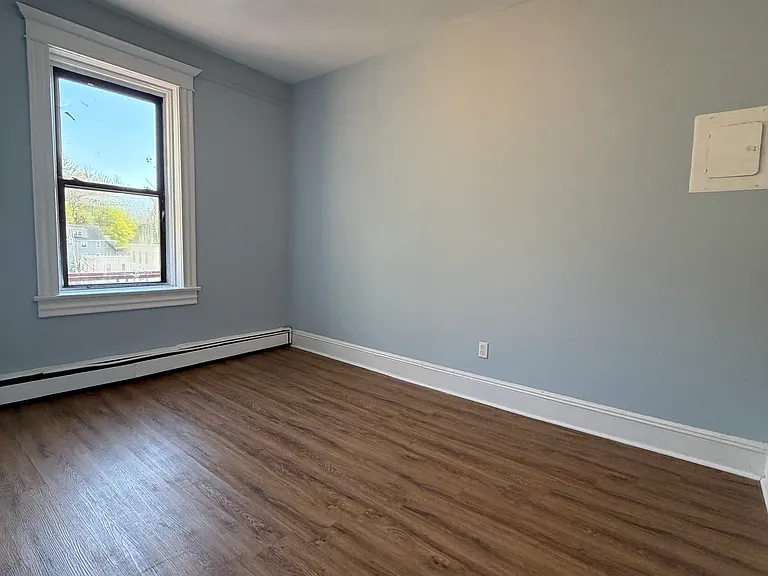 176 Oak St #4R — Photo 2