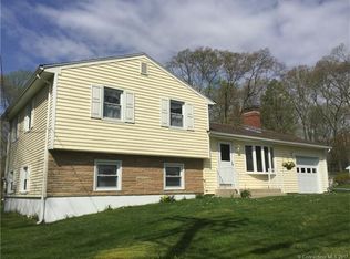 13 Oakwood Dr, Gales Ferry, CT 06335
