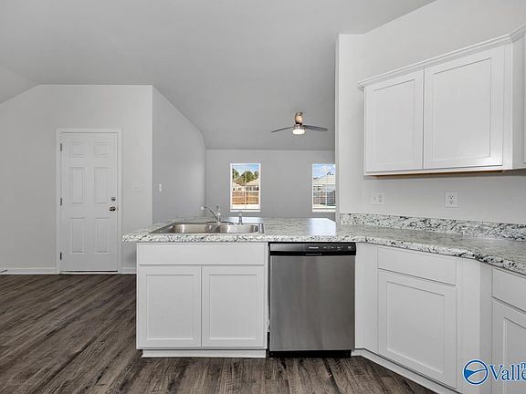 5th image of 4021 Ryan Dr SW