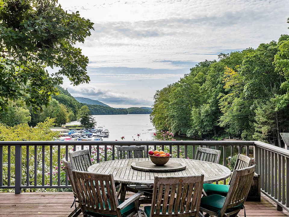 10 Cedar Point Drive