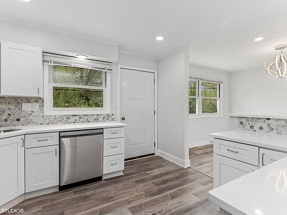 5th image of 20949 W Verona Ave