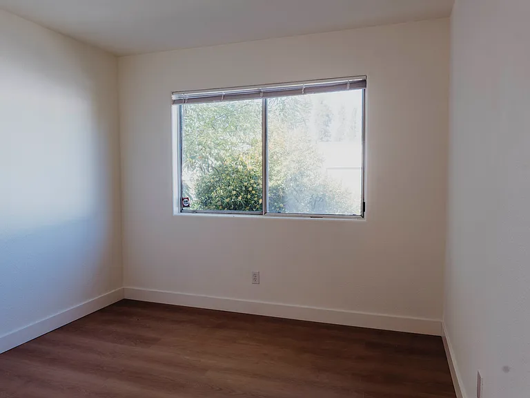 925 Magnolia Ct — Photo 24
