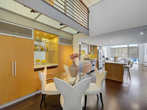 5th image of 188 King St Unit 207