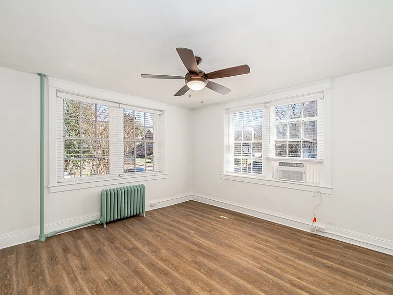 320 Dinwiddie St — Photo 11