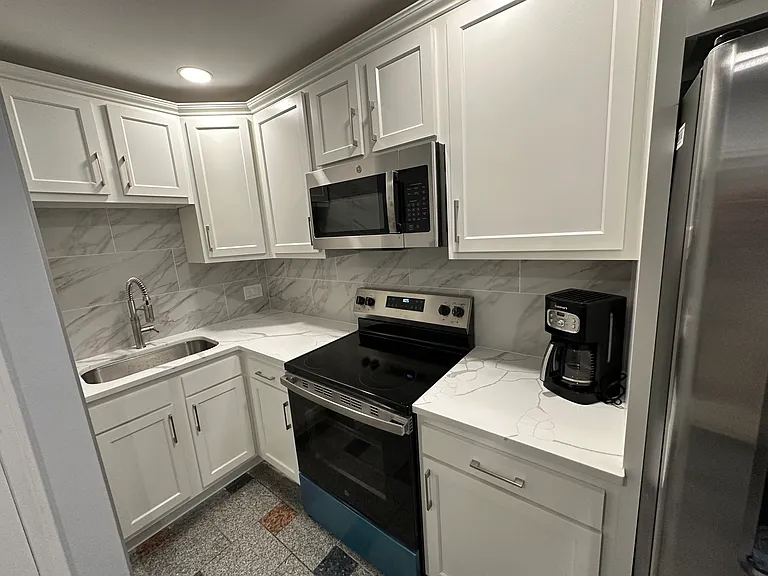 10 Greenwood St #E — Photo 1