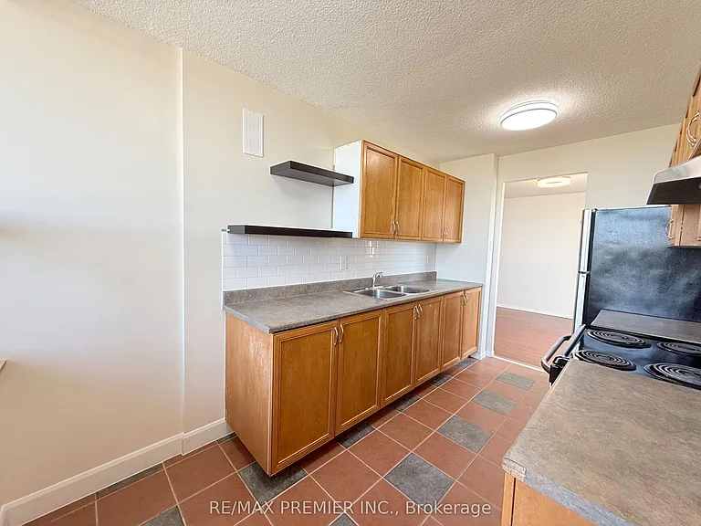 15 Kensington Rd #1011 — Photo 9