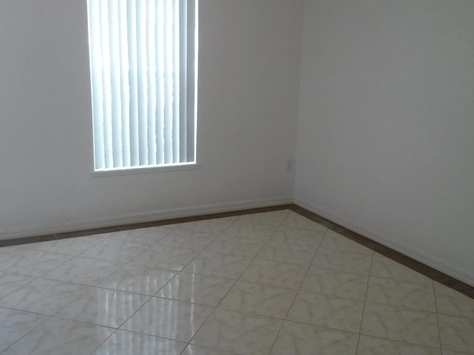 5 bed, 2.5 bath, 2320 sqft, $2,295 — Photo 2