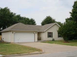 5715 S Pinehurst Ave, Springfield, MO 65810