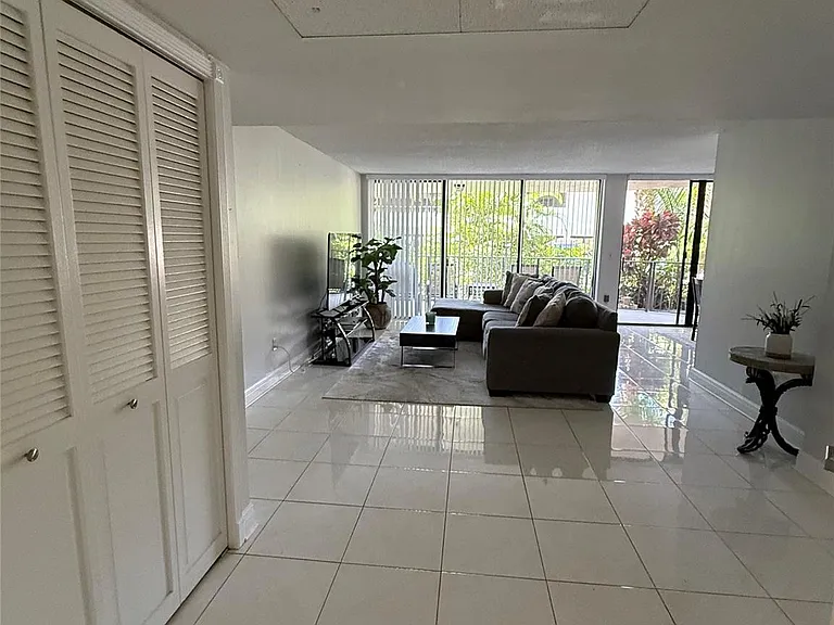 859 Jeffery St #1040 — Photo 9