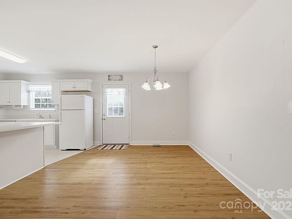 5th image of 158 Polly Dr