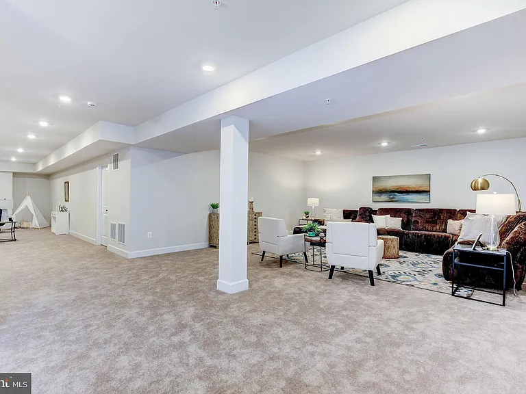 6547 Clubhouse Dr — Photo 90
