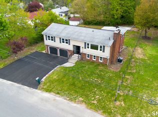 17 Fieldstone Road, Waterbury, CT 06704