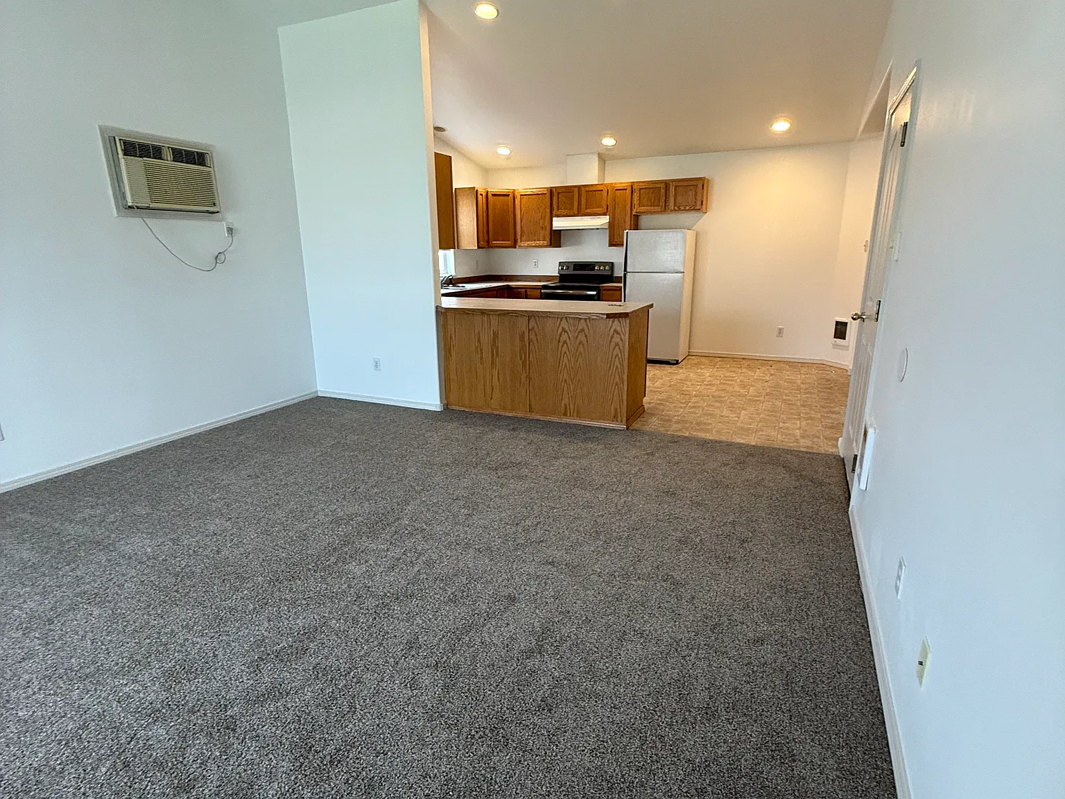 2 bed, 1200 sqft, $1,400 — Photo 3