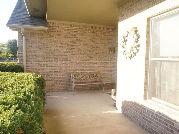 4th image of 7670 Twin Oaks Dr