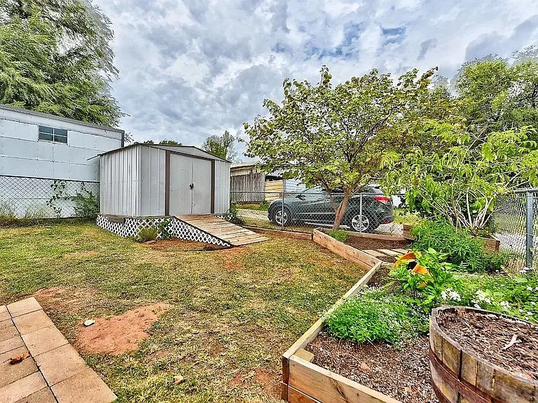 2433 SE 15th St — Photo 5