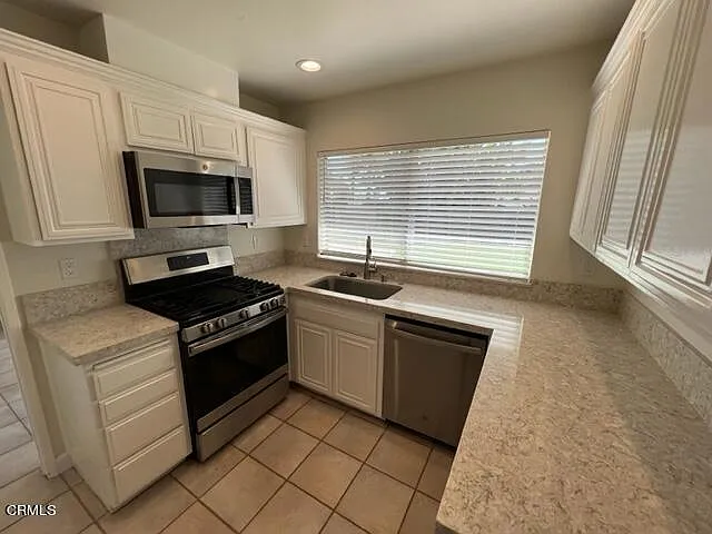 2 bed, 2.0 bath, 1392 sqft, $3,750 — Photo 4