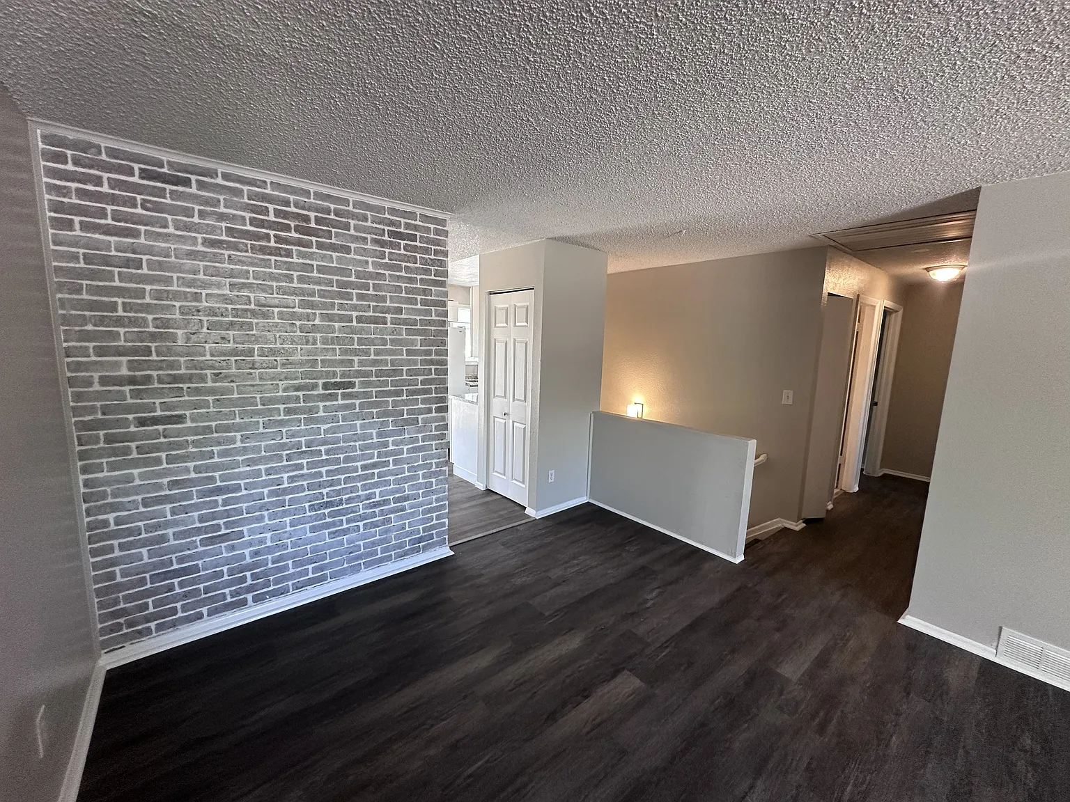 5 bed, 1984 sqft, $3,100 — Photo 3