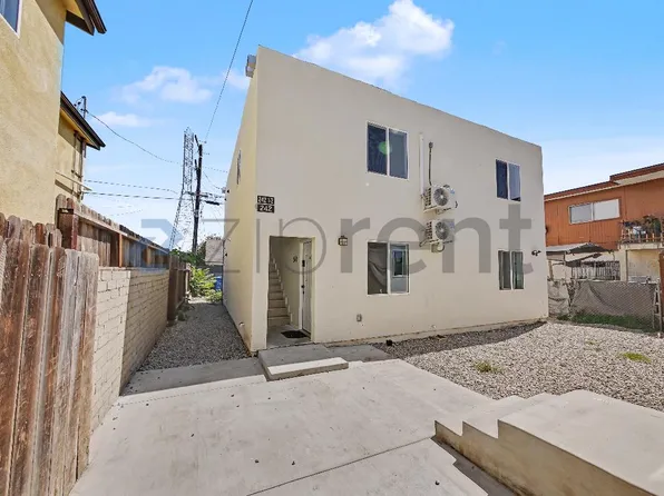 242 1/2 E 97th St, Los Angeles, CA 90003