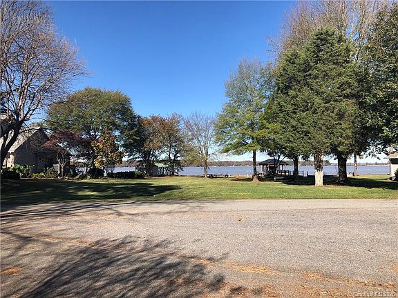 5th image of 8250 Peninsula Ln #18