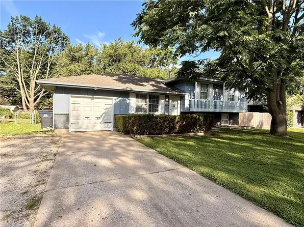100 SW Alderson Pl, Lees Summit, MO 64063