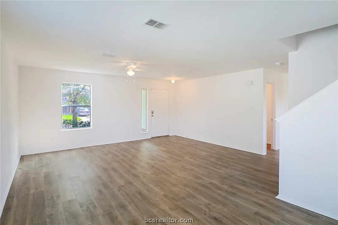 3 bed, 2.5 bath, 1728 sqft, $2,000 — Photo 3