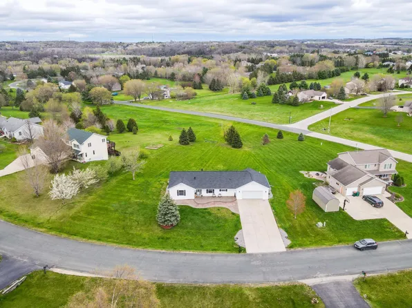 1090 Cedar Ridge Ln SW, Oronoco, MN 55960