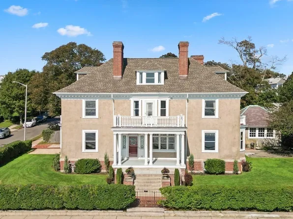 109 Lynn Shore Dr, Lynn, MA 01902