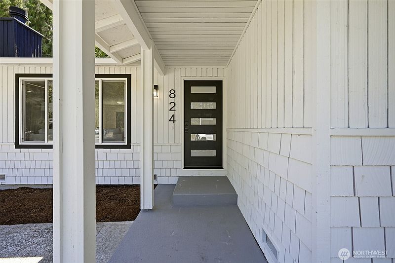 4th image of 824 116th Street SW
