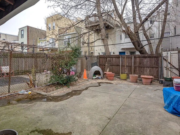 1923 Carpenter St — Photo 5
