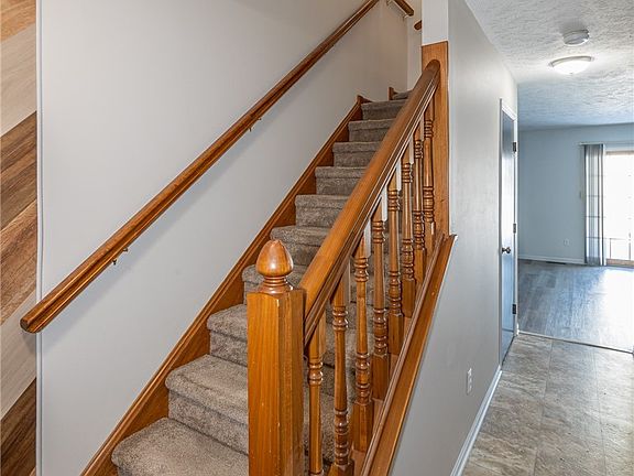 4th image of 3805 Laurel Rd