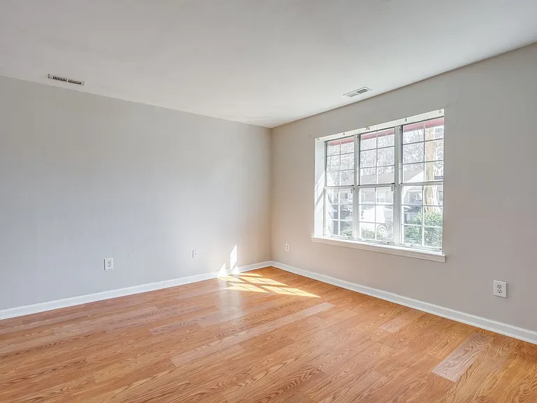 436 Peregrine St — Photo 9