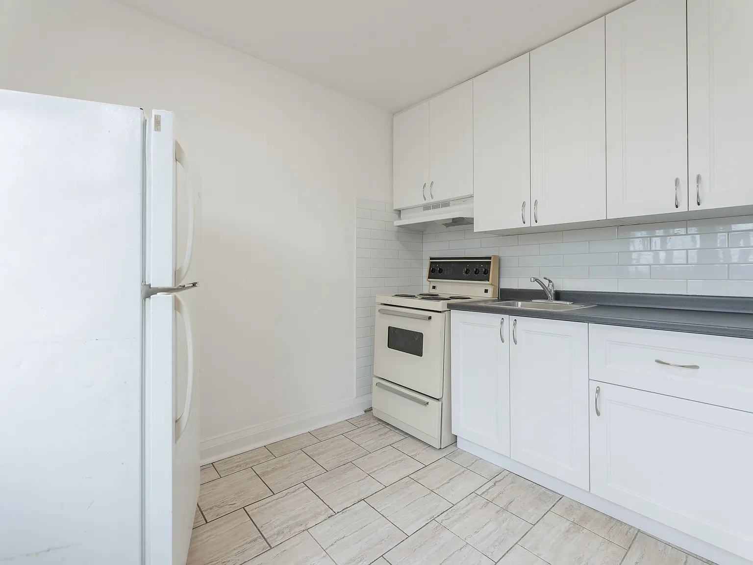 330 Chisholm Avenue Toronto — Photo 4
