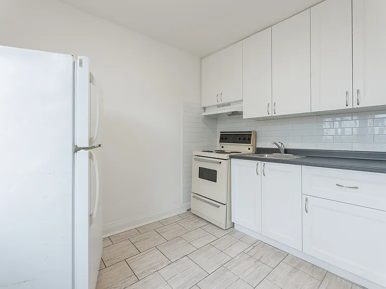 330 Chisholm Ave #12 — Photo 4